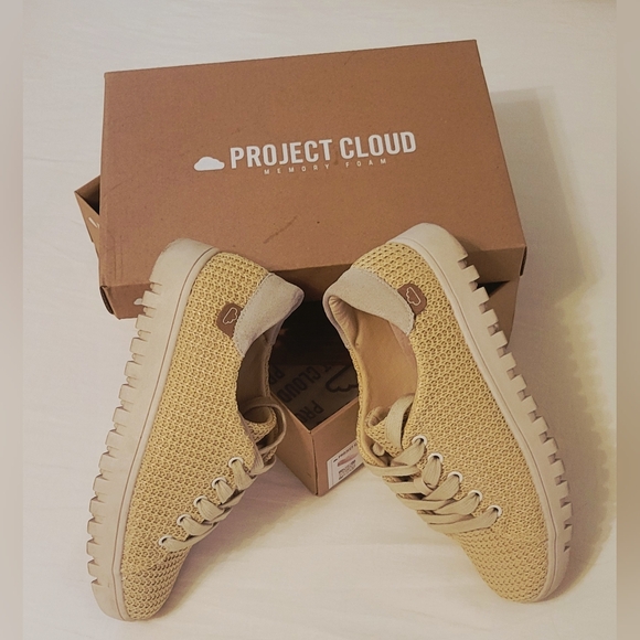 Project Cloud Paisley A Women's Foam Sneaker Vegan Leather Size 7 EUC with Box - Picture 9 of 13